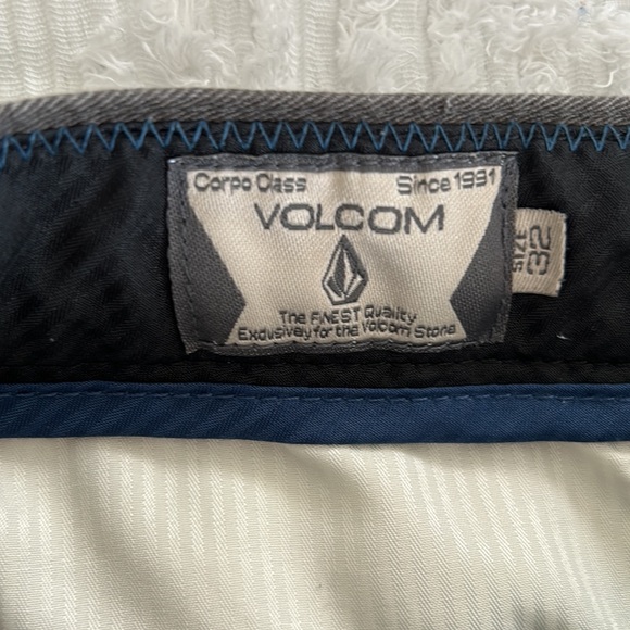 Volcom Shorts - Picture 9 of 9